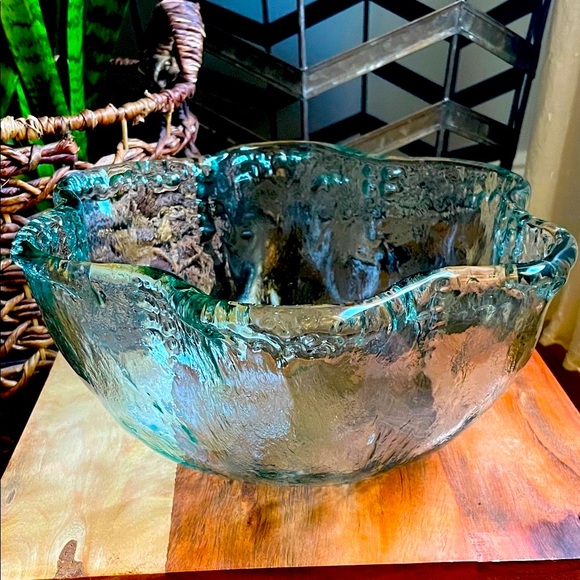 Elegant Recycled Glass Serving Bowl🏠 - Picture 2 of 11